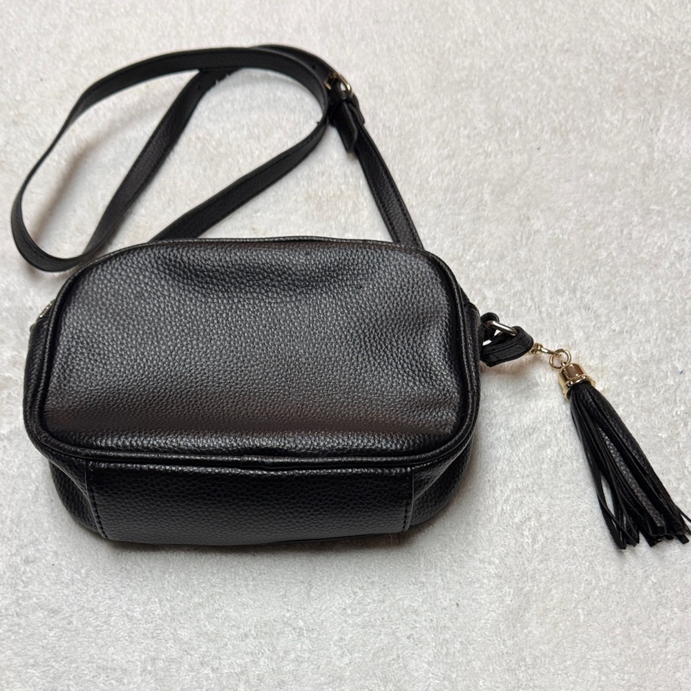 Elegant Black Pebbled Crossbody Bag with Tassel